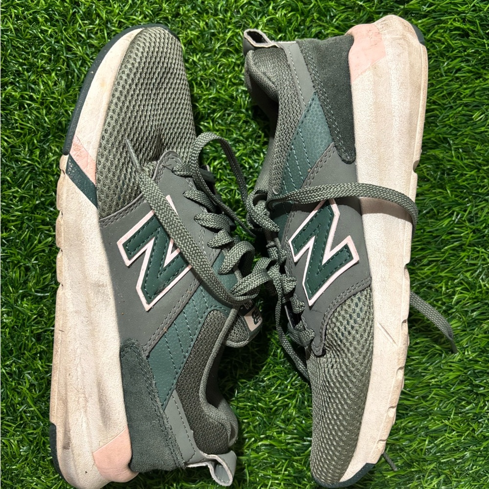 NEW BALANCE Olive and Blush 009 v1 Sneakers